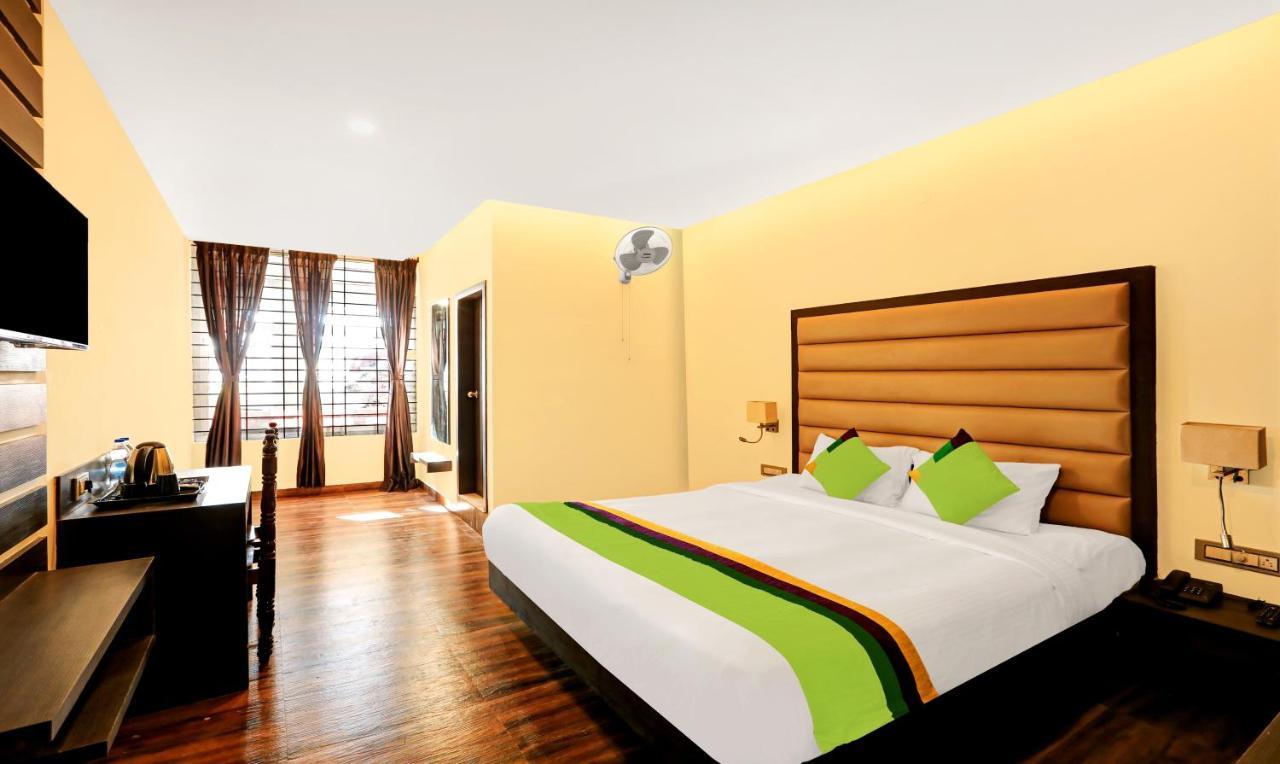Treebo Doha King Hotel มาดิเครี ภายนอก รูปภาพ