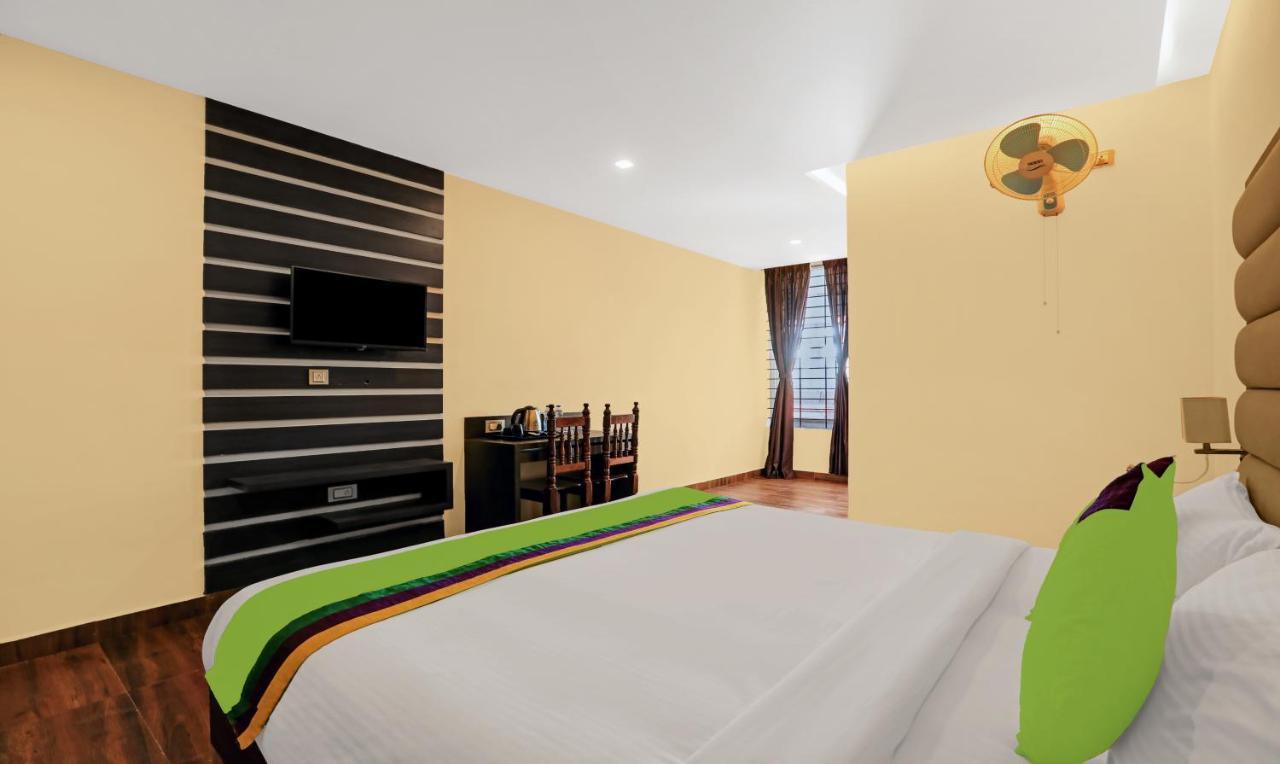 Treebo Doha King Hotel มาดิเครี ภายนอก รูปภาพ