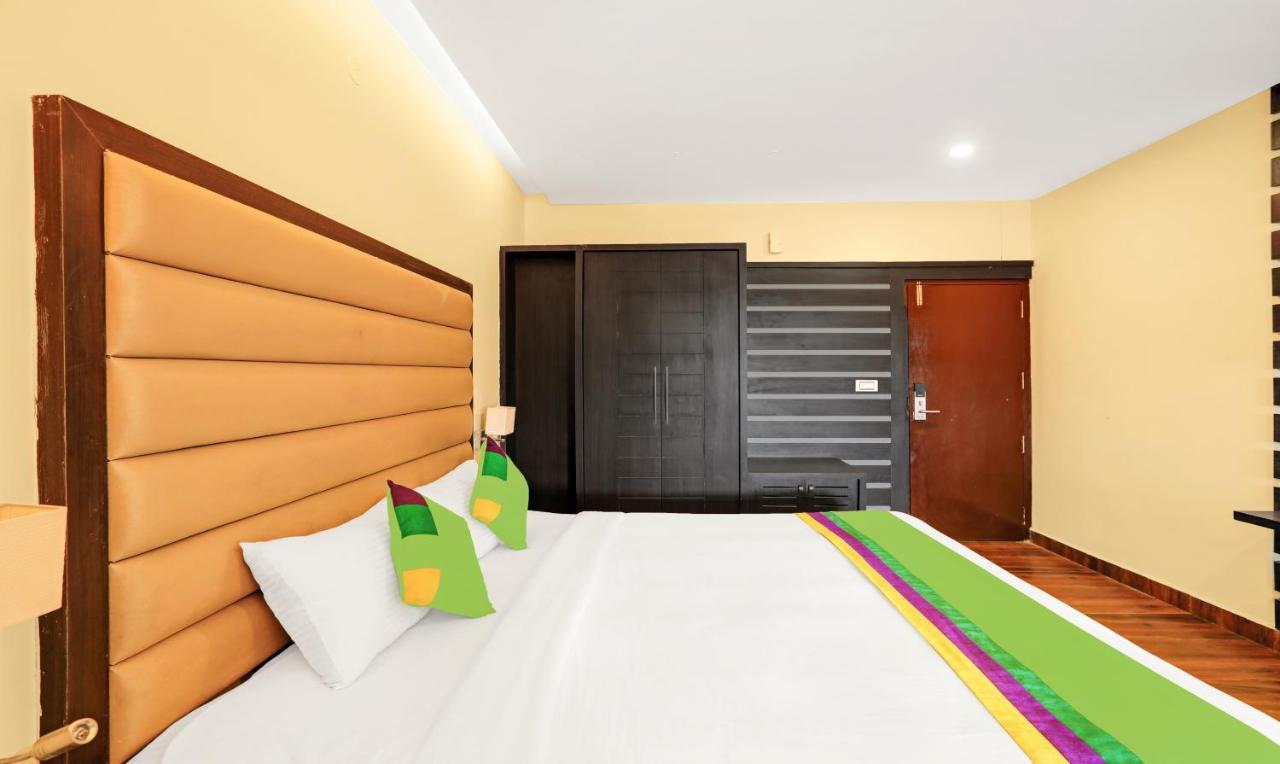 Treebo Doha King Hotel มาดิเครี ภายนอก รูปภาพ