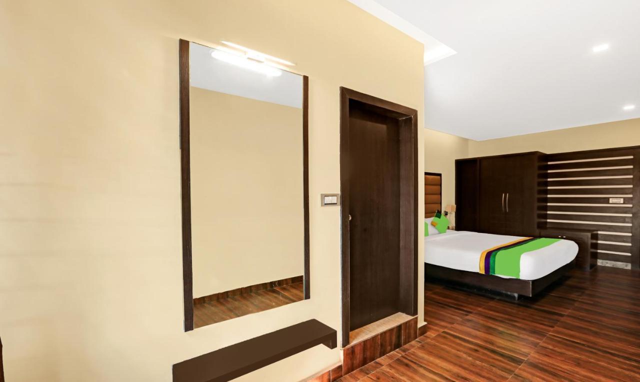 Treebo Doha King Hotel มาดิเครี ภายนอก รูปภาพ
